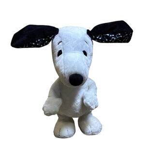 Peanuts 2015 Animatronic White And Black Singing, Musical Twirling, Barking Plus